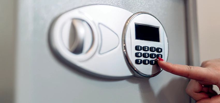 Jewelry Safe Cracking in Acton, California